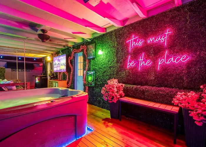 Poolside Nights & Neon Vibes! Escape Holiday home Scottsdale