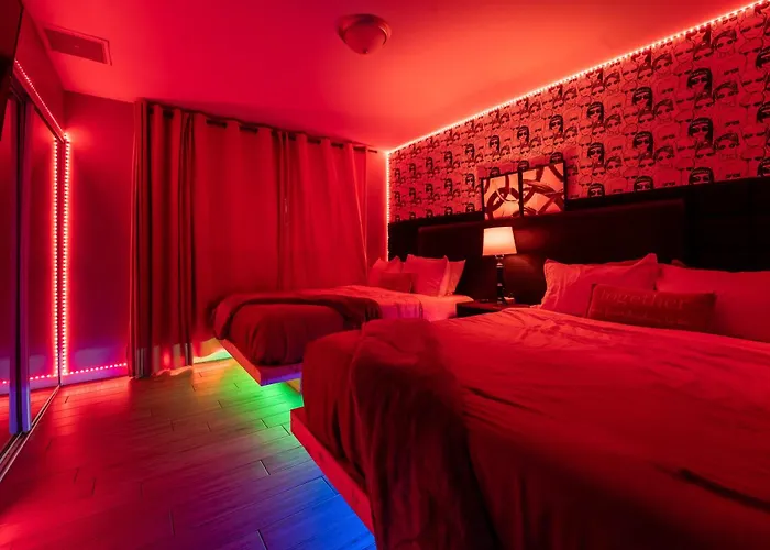 Poolside Nights & Neon Vibes! Escape Holiday home *