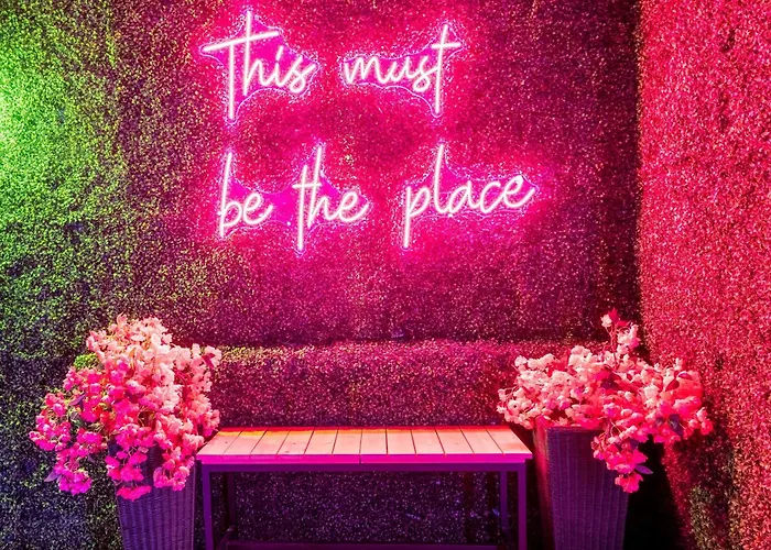Poolside Nights & Neon Vibes! Escape Holiday home *