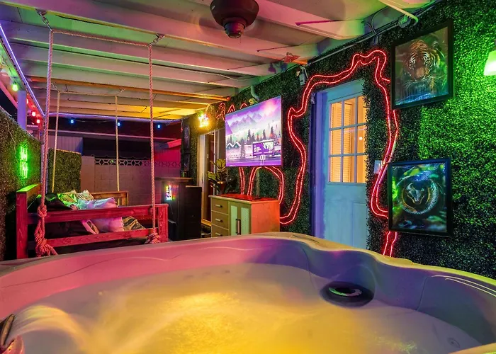 Holiday home Poolside Nights & Neon Vibes! Escape Scottsdale