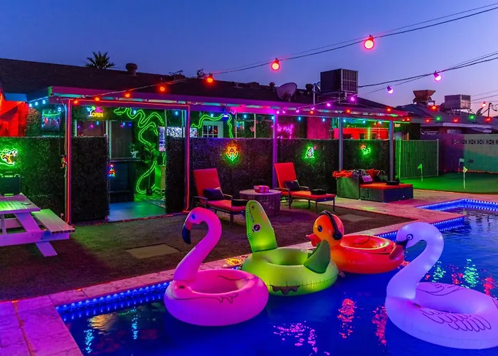 Poolside Nights & Neon Vibes! Escape Holiday home Scottsdale