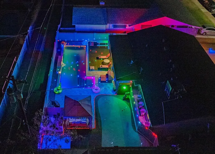 Poolside Nights & Neon Vibes! Escape Holiday home Scottsdale