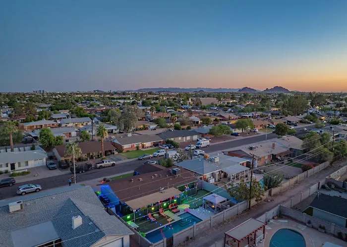 Poolside Nights & Neon Vibes! Escape * Scottsdale